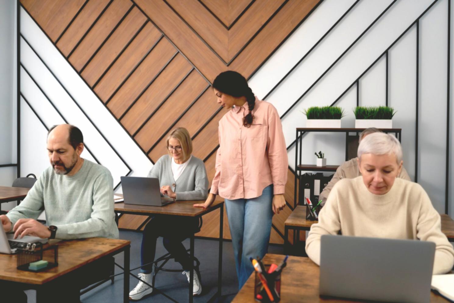 Session de formation en planification financière avec participants engagés